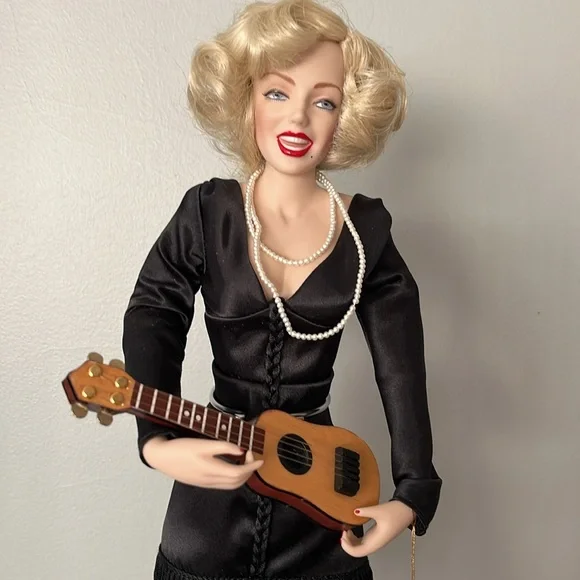 Marilyn Monroe- Some Like it Hot-Doll - Picture 2 of 10
